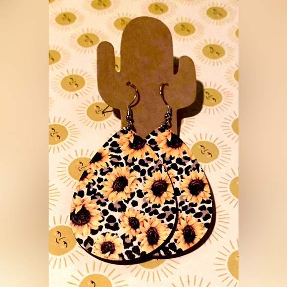 Cheetah & Sunflower Wooden Earrings - Picture 1 of 3